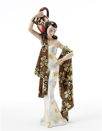 "Portatrice di brocca"Scultura in ceramica formata a colaggio e smaltata in...