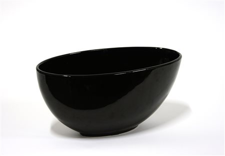 Richard Ginori Vaso a bolo smaltato in nero lucido. Milano, anni '30. Firmato...