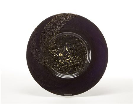 Manifattura di Murano Grande piatto in vetro ametista scuro con inclusione di...