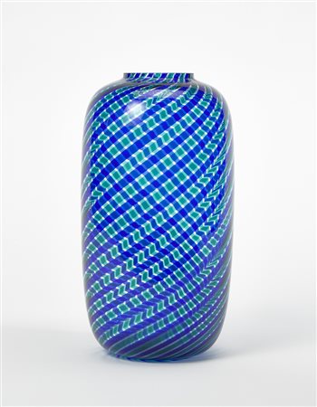 Paolo Venini (Milano 1895 - Venezia 1959)Vaso cilindrico affusolato in vetro...
