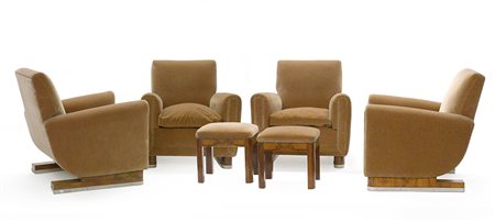 Quattro poltrone imbottite con struttura in legno di noce, gambe a slitta...