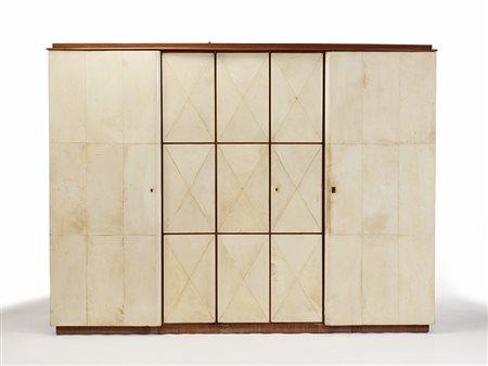 Grande armadio a cinque ante. Italia, anni '40. Impiallacciato, bordato e...