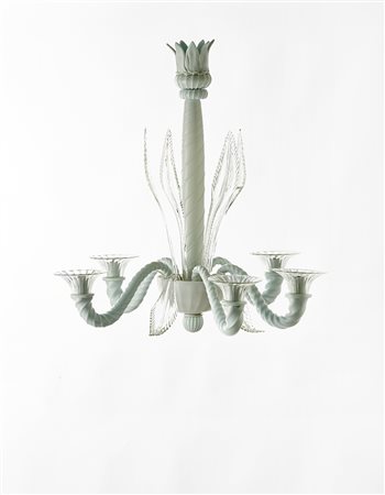 Venini Lampadario cinque fiamme in vetro soffiato lattimo, con fusto e...