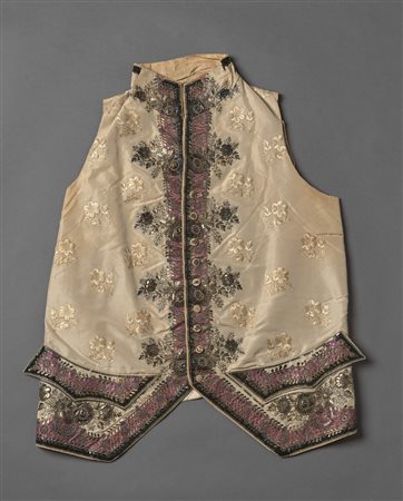 MANIFATTURA VENETA DEL XIX SECOLO Marsina ricamata con inserti in metallo e...