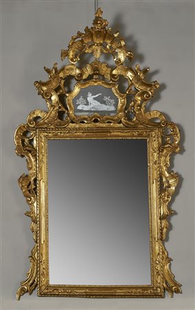 MANIFATTURA VENEZIANA Specchiera in legno dorato e intagliato. . Cm 105,00 x...