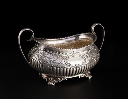 ARGENTIERE DEL XIX SECOLO Zuccheriera in argento sbalzato. . . Cm 10,00 x...