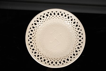 MANIFATTURA VENETA DEL XIX SECOLO Piatto in terraglia. . Cm 23,00. Marchiato...