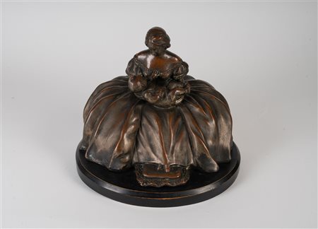 MANIFATTURA ITALIANA Maternità. bronzo. Cm 25,00 x 24,00 x 23,00. Firmato...