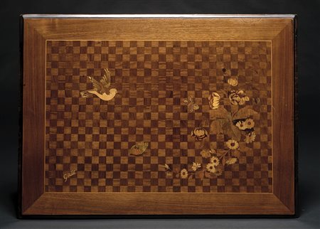 GALLE' Tavolino in marqueterie con legni di varia essenza, decori floreali,...