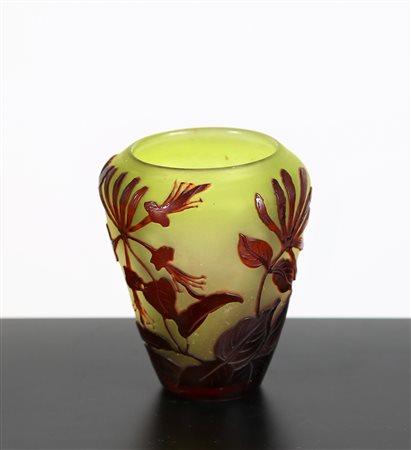 GALLE' Piccolo vaso troncoconico in vetro doppio, decoro di lilium e foglie...