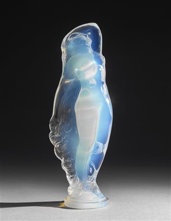 SABINO Figura le Reveil, modello n. 8549; statuina in cristallo opalescente...