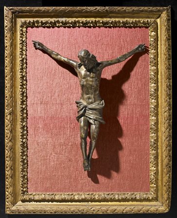 ARTISTA DEL XVII SECOLO Cristo crocefisso in bronzo argentato. . Cm 38,00 x...