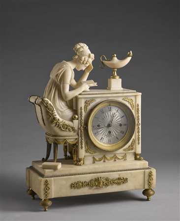 MANIFATTURA FRANCESE DEL XIX SECOLO Orologio da tavolo in marmo scolpito...