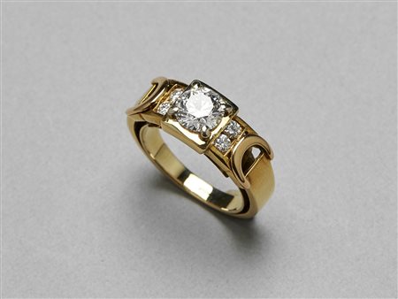 [Nessun Autore] Anello in oro giallo con diamante taglio brillante e 4...