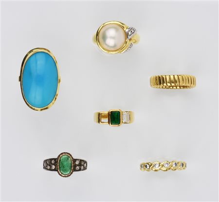 LOTTO COMPOSTO DI SEI ANELLI IN ORO GIALLO, PIETRE E PERLA uno modello...