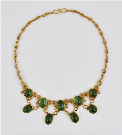 COLLANA IN ORO GIALLO, TORMALINE E DIAMANTI realizzata ad una linea di catena...