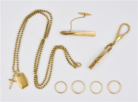 LOTTO COMPOSTO DI CATENA, DUE PENDENTI, QUATTRO ANELLI, FERMACRAVATTA E...