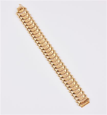 BRACCIALE STILE CARRARMATO IN ORO ROSA ad una linea di maglie sagomate ed...