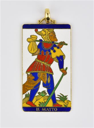 PENDENTE IN ORO GIALLO E SMALTI POLICROMI modellato a forma di carta da gioco...