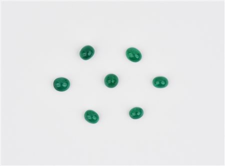 LOTTO DI SETTE SMERALDI smeraldi sintetici taglio cabochon ovale per ct 7.00...