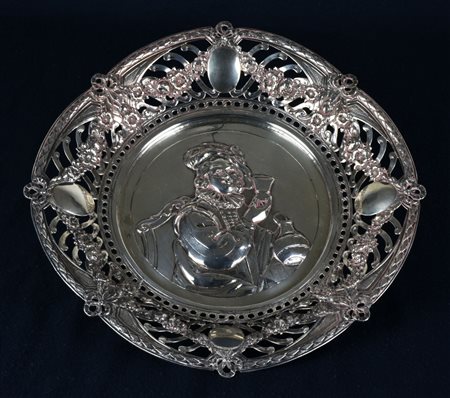 CESTELLO IN ARGENTO TRAFORATO, CESELLATO E BULINATO Germania 1884 diam cm...