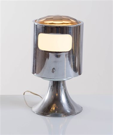 Lampada da tavolo, Produzione Veca, Anni ‘70. Struttura in metallo cromato...