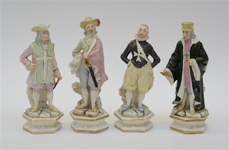 Manifattura italiana. Gruppo di quattro statuine in ceramica policroma...