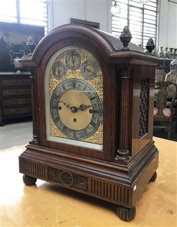 ANONIMOOrologio da appoggio in legno con struttura architettonicaFine secolo...