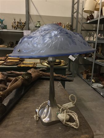 "Les Lumierès de Nancy"Lampada da tavolo con struttura in fusione metallica e...