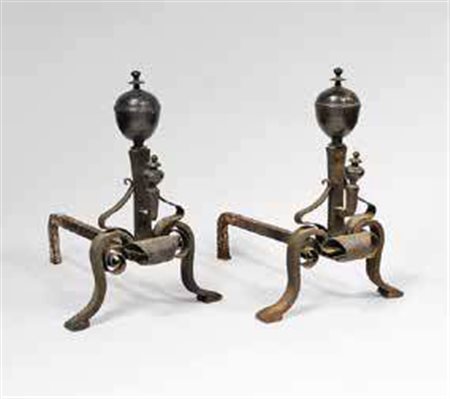 SET DA CAMINO ITALIA CENTRALE, XVI/XVII SECOLO in ferro brunito, cm 59x62x42...