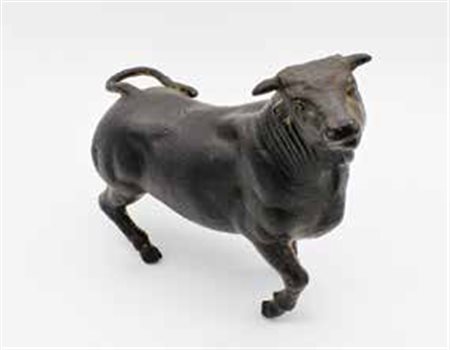 TORO IN BRONZO, ITALIA CENTRALE, XVIII/XIX SECOLO cm 13x17x5,5