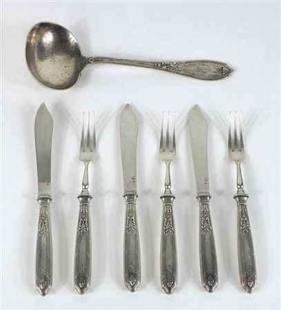 Servizio di posate da dolce in argento composto da 25 pezzi. Gr. 900.