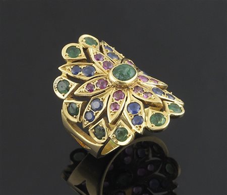 Anello in oro giallo a motivo floreale con pietre colorate verdi, blu e...