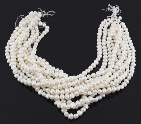 Lotto 10 fili di perle. Ciascuno lung. cm. 42.