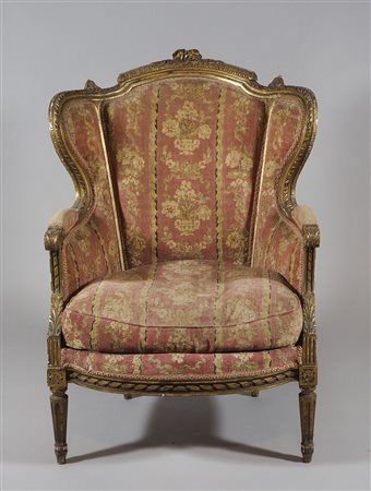 Poltrona in legno dorato lavorata a palmette. XIX secolo.