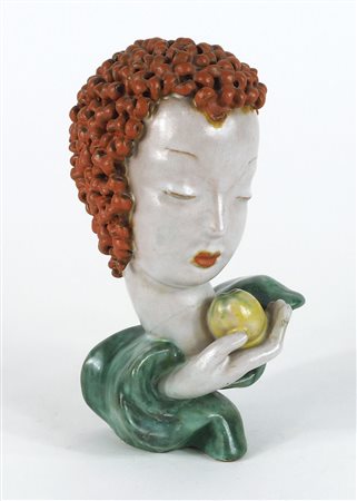 Goldscheider: testina femminile in ceramica policroma. Marchio sotto la base....