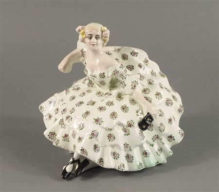 Goldscheider: figura di donna seduta in ceramica policroma. Firmata Podola e...