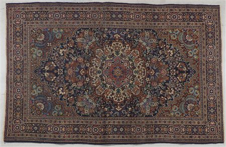 Tappeto cm. 132x202.