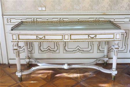 Scrittoio in legno laccato a 2 cassetti e piano in vetro, bordo con ringhiera...