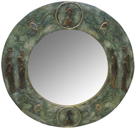 Specchio rotondo con cornice dipinta e sbalzata con figure. Diam. cm. 85.