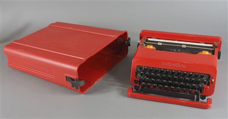 Olivetti: macchina da scrivere modello Valentine, disegno di E. Sottsass e...
