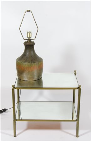 Lotto composto da tavolino a 2 ripiani a specchio e lampada in ceramica...