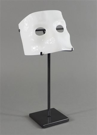 Venini: maschera in vetro lattimo. Frima incisa Venini Italia 86 ed etichetta...