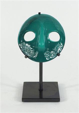 Venini: maschera in vetro verde. Con etichetta trasparente e piedistallo in...