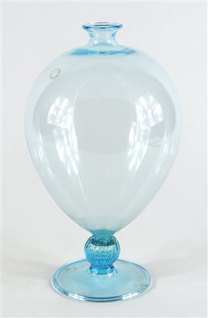 Venini: vaso in vetro azzurrino modello Veronese, disegno di V. Zecchin....