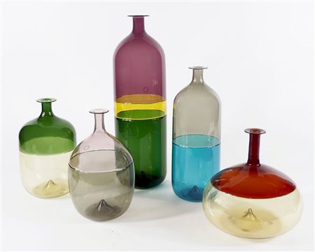 Venini: lotto di 5 bottiglie in vetro della serie "bolle", disegno di T....