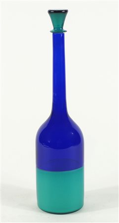 Venini: bottiglia in vetro blu con fascia inferiore e tappo in vetro verde....