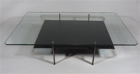 Tavolo basso con struttura in acciaio, ripiano basso in cuoio e ripiano alto...