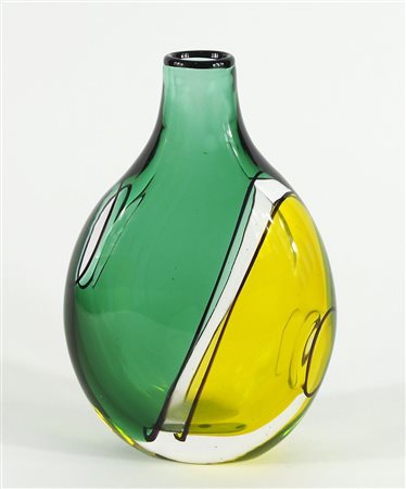 Archimede Seguso: vaso in vetro a 2 colori verde e giallo. Firma incisa sotto...