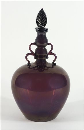 Ercole Barovier: bottiglia in vetro marroncino con tappo a forma di foglia,...